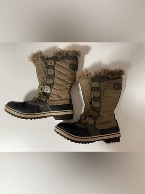 SOREL Faux-Fur Trim Winter Boots